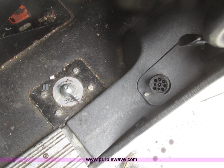 image for item G9778 2005 Freightliner Columbia Heritage semi truck