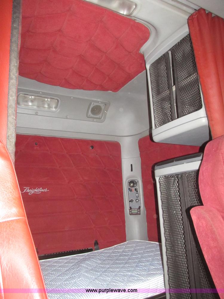 image for item G9778 2005 Freightliner Columbia Heritage semi truck