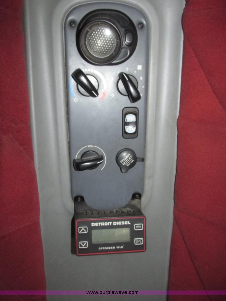 image for item G9778 2005 Freightliner Columbia Heritage semi truck