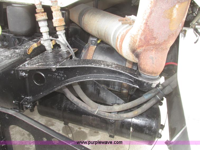 image for item G9778 2005 Freightliner Columbia Heritage semi truck