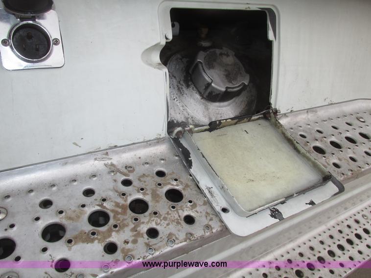 image for item G9778 2005 Freightliner Columbia Heritage semi truck