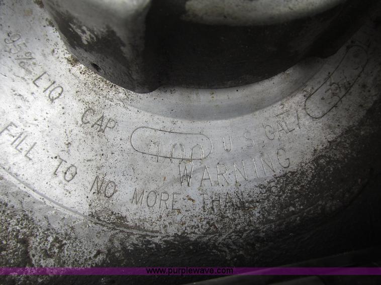 image for item G9778 2005 Freightliner Columbia Heritage semi truck