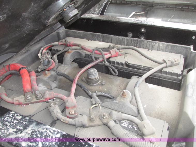 image for item G9778 2005 Freightliner Columbia Heritage semi truck