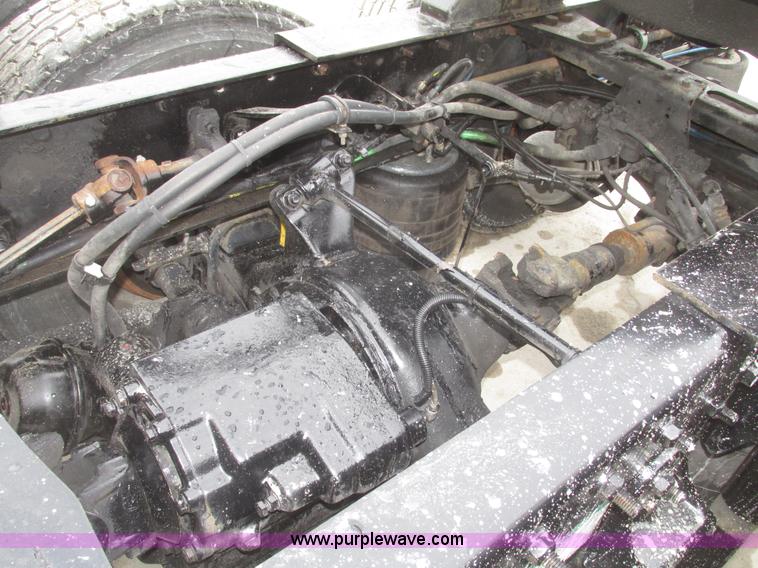 image for item G9778 2005 Freightliner Columbia Heritage semi truck