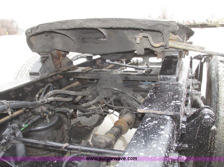 image for item G9778 2005 Freightliner Columbia Heritage semi truck