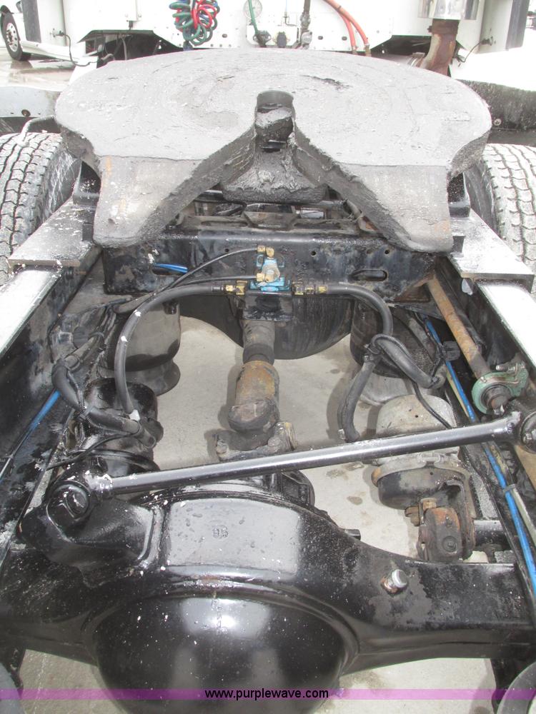 image for item G9778 2005 Freightliner Columbia Heritage semi truck