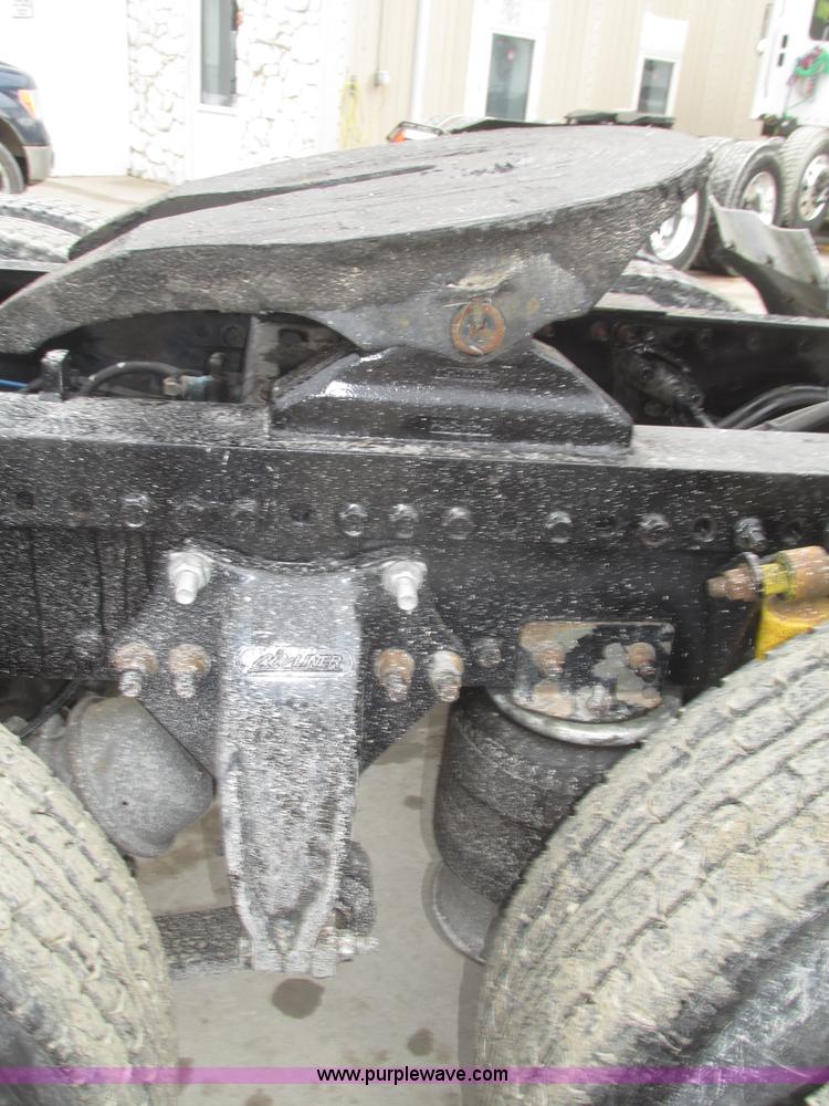 image for item G9778 2005 Freightliner Columbia Heritage semi truck