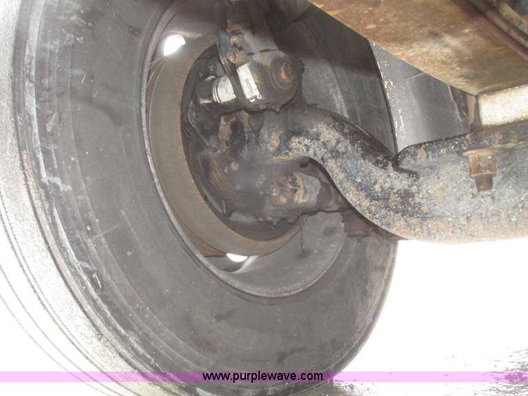 image for item G9778 2005 Freightliner Columbia Heritage semi truck