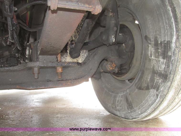 image for item G9778 2005 Freightliner Columbia Heritage semi truck