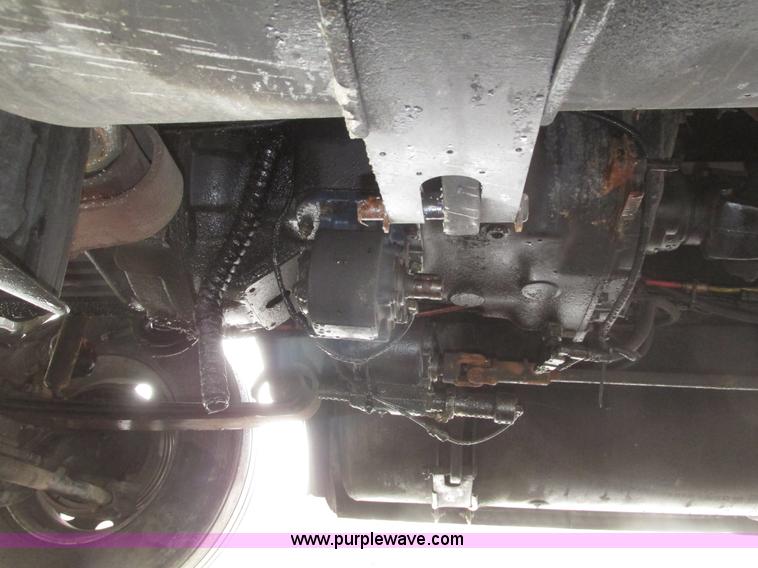 image for item G9778 2005 Freightliner Columbia Heritage semi truck