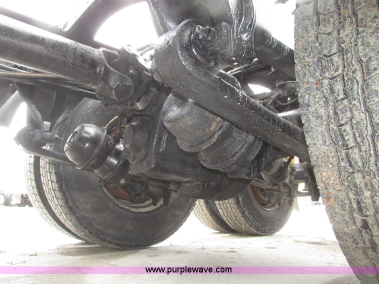 image for item G9778 2005 Freightliner Columbia Heritage semi truck