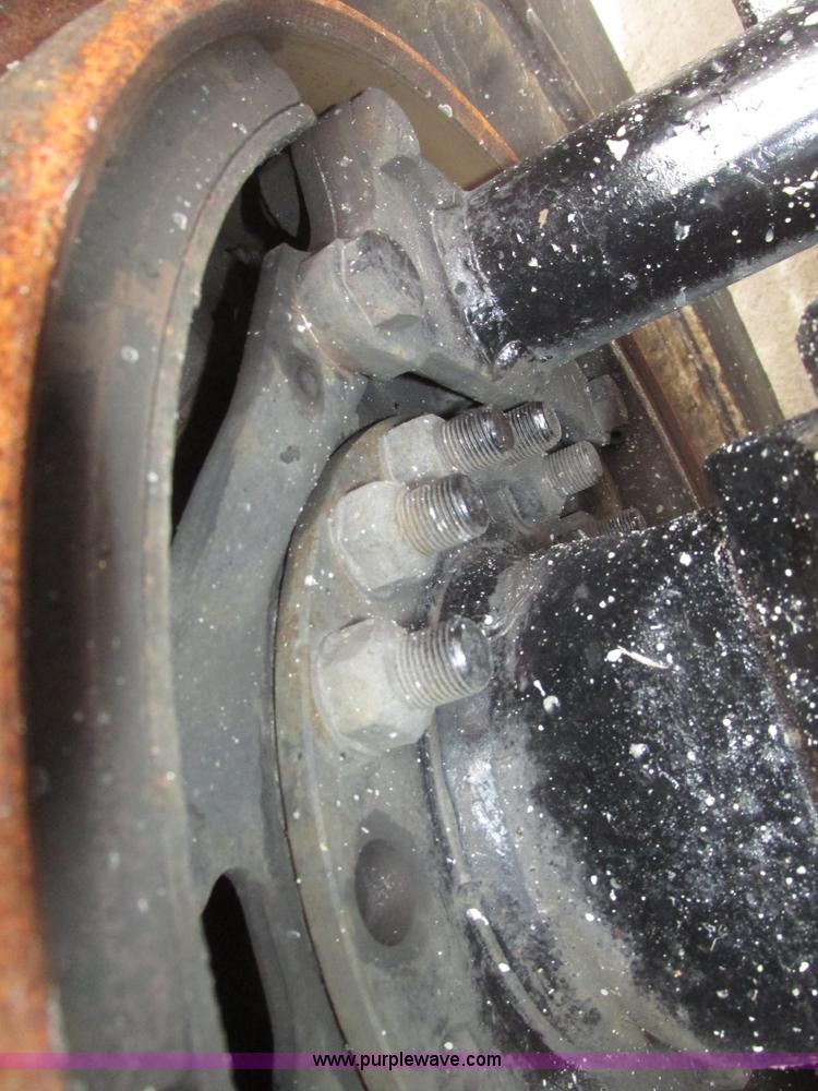 image for item G9778 2005 Freightliner Columbia Heritage semi truck