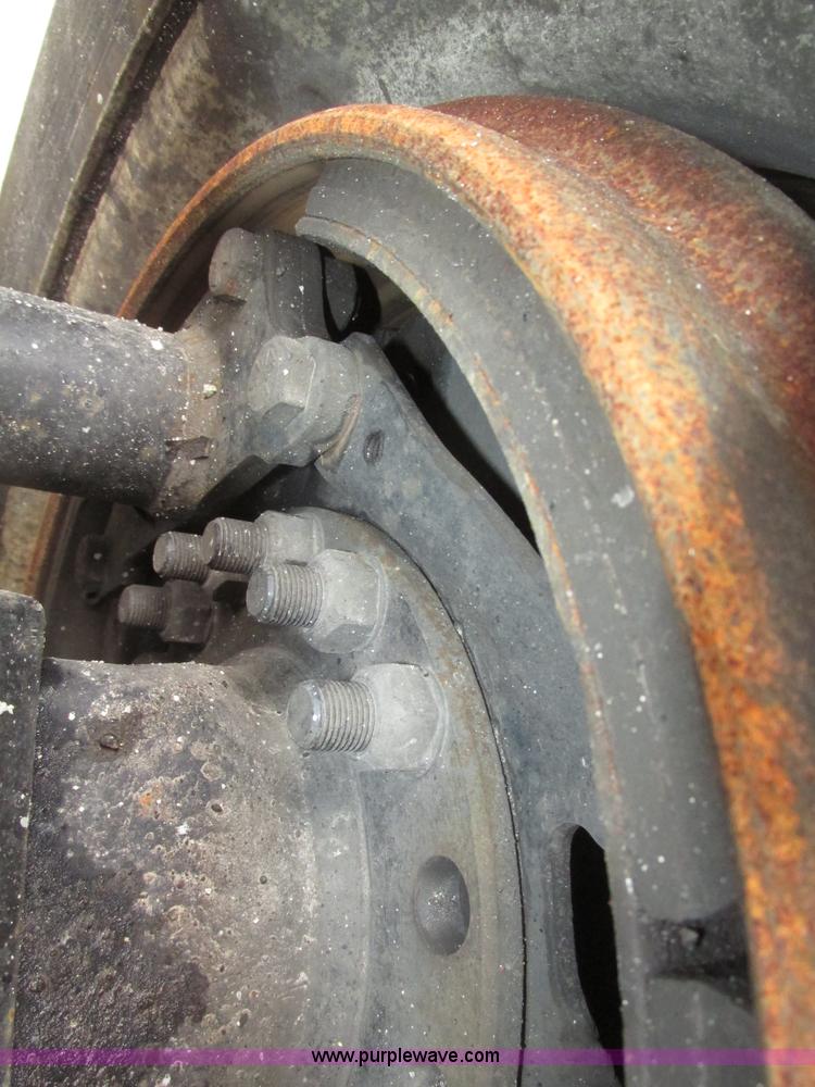 image for item G9778 2005 Freightliner Columbia Heritage semi truck