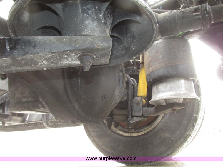 image for item G9778 2005 Freightliner Columbia Heritage semi truck