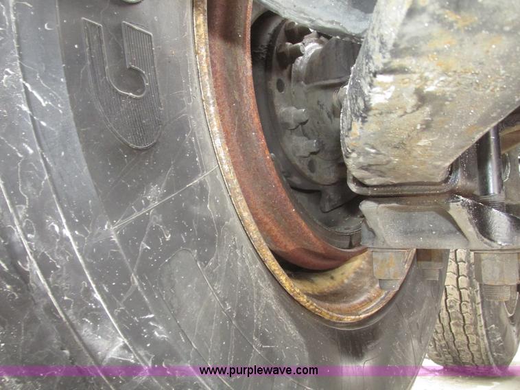 image for item G9778 2005 Freightliner Columbia Heritage semi truck