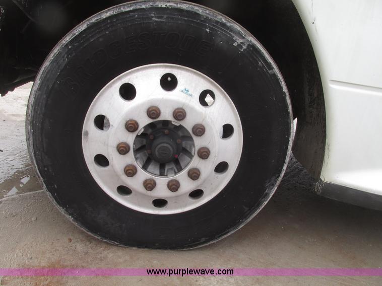 image for item G9778 2005 Freightliner Columbia Heritage semi truck