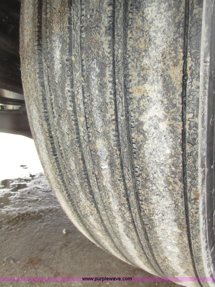 image for item G9778 2005 Freightliner Columbia Heritage semi truck