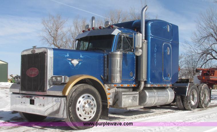 image for item G9784 1988 Peterbilt 379 semi truck