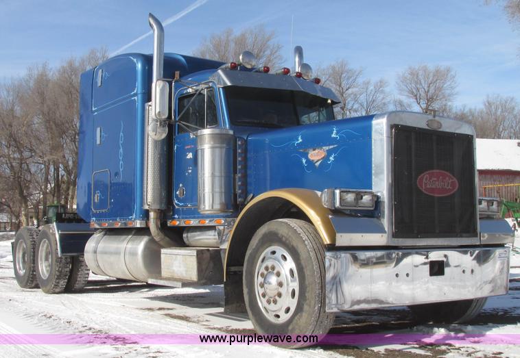 image for item G9784 1988 Peterbilt 379 semi truck