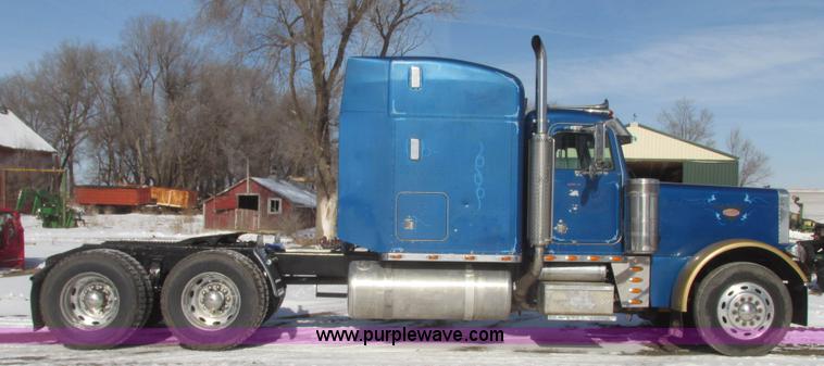 image for item G9784 1988 Peterbilt 379 semi truck