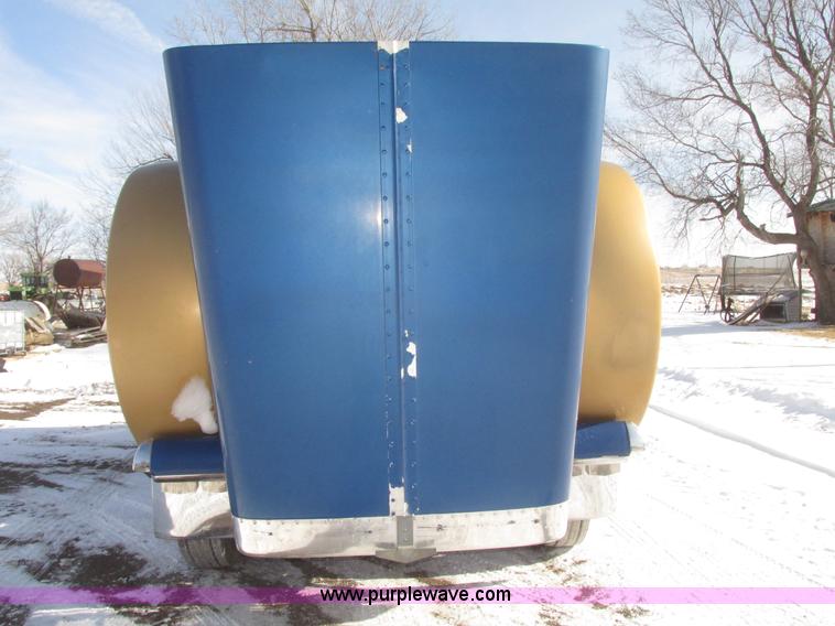 image for item G9784 1988 Peterbilt 379 semi truck