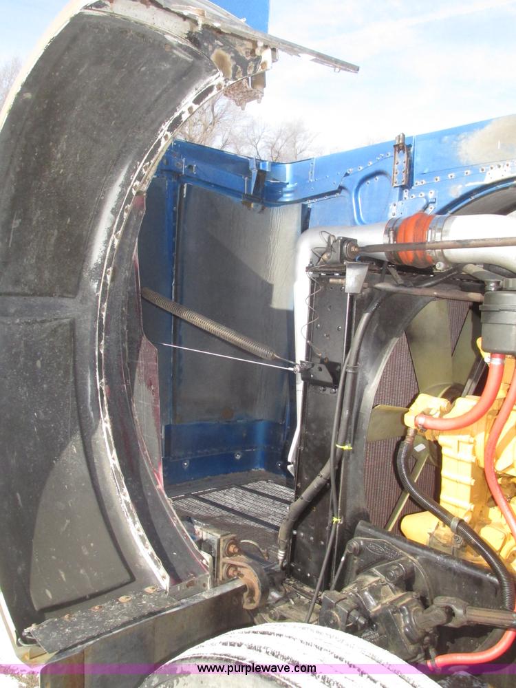 image for item G9784 1988 Peterbilt 379 semi truck