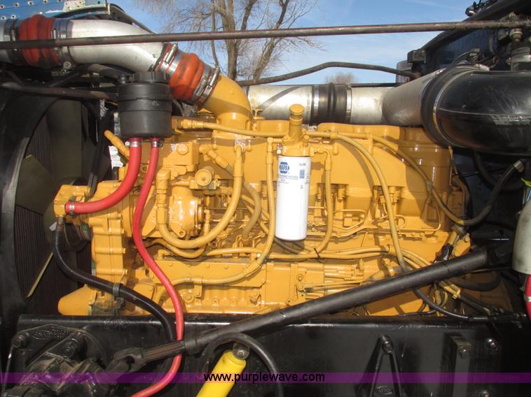 image for item G9784 1988 Peterbilt 379 semi truck