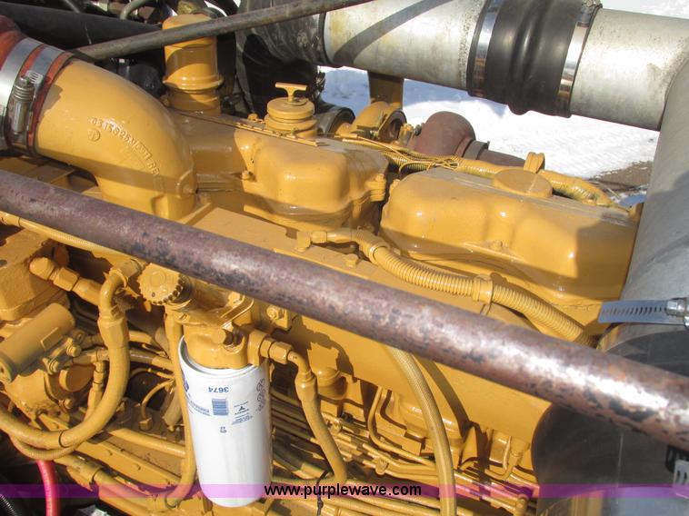 image for item G9784 1988 Peterbilt 379 semi truck