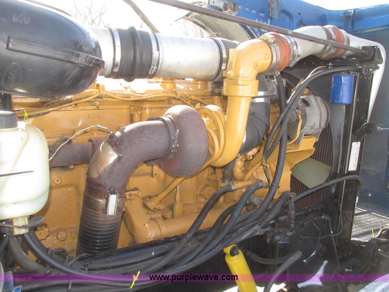 image for item G9784 1988 Peterbilt 379 semi truck