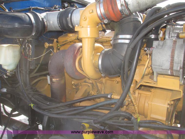 image for item G9784 1988 Peterbilt 379 semi truck