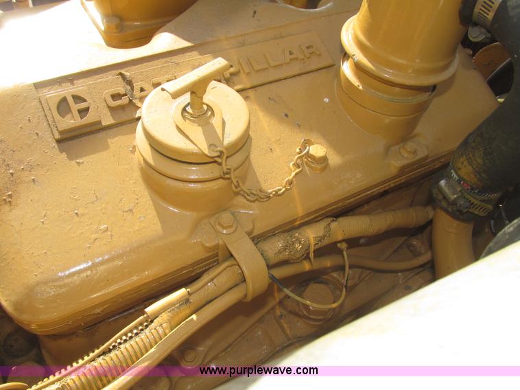 image for item G9784 1988 Peterbilt 379 semi truck