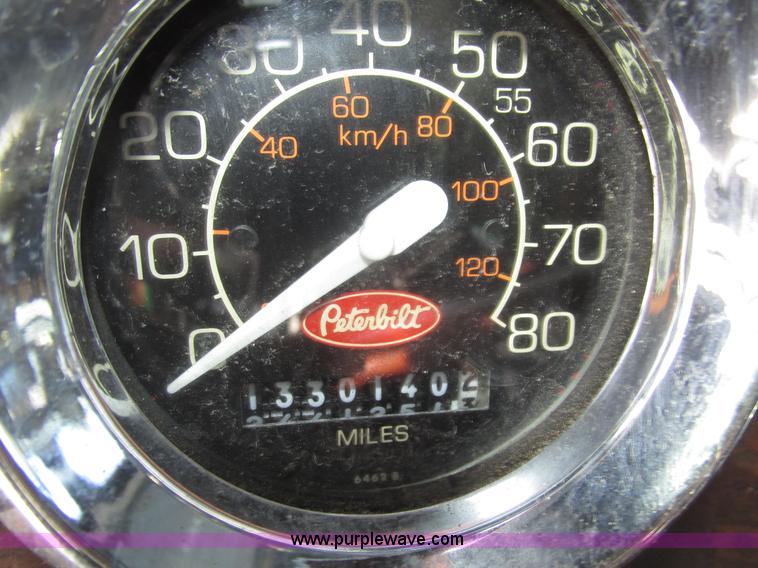 image for item G9784 1988 Peterbilt 379 semi truck