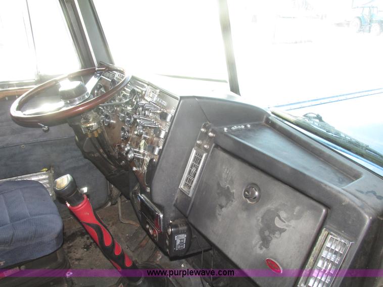 image for item G9784 1988 Peterbilt 379 semi truck