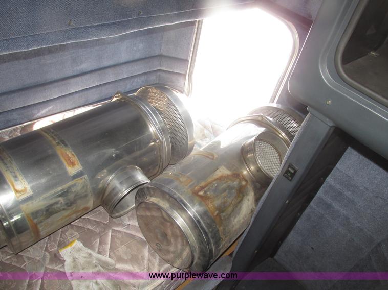 image for item G9784 1988 Peterbilt 379 semi truck