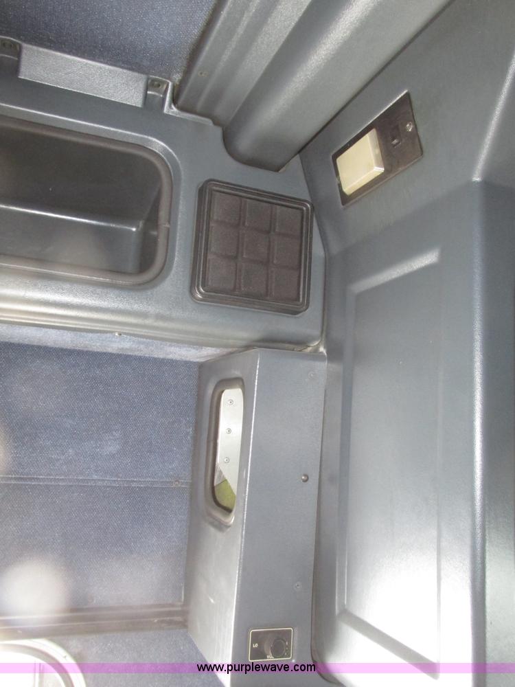 image for item G9784 1988 Peterbilt 379 semi truck