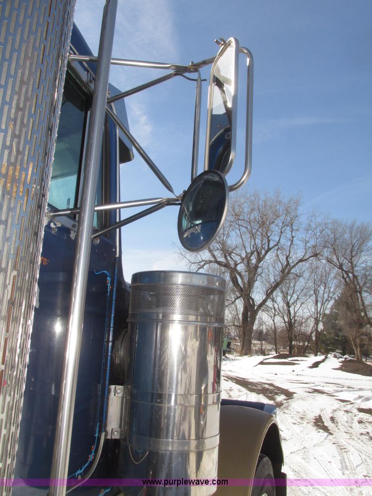 image for item G9784 1988 Peterbilt 379 semi truck