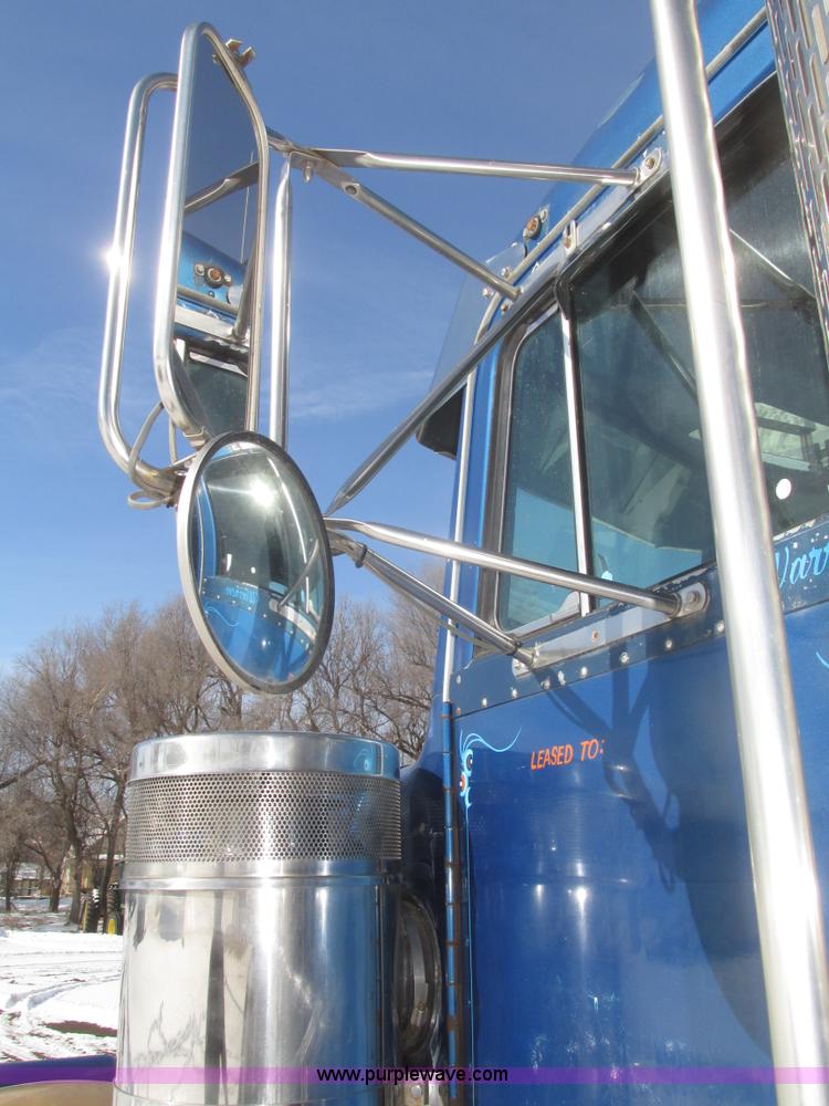 image for item G9784 1988 Peterbilt 379 semi truck