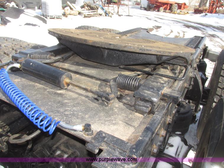 image for item G9784 1988 Peterbilt 379 semi truck