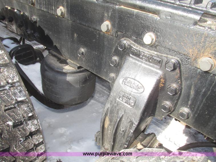 image for item G9784 1988 Peterbilt 379 semi truck