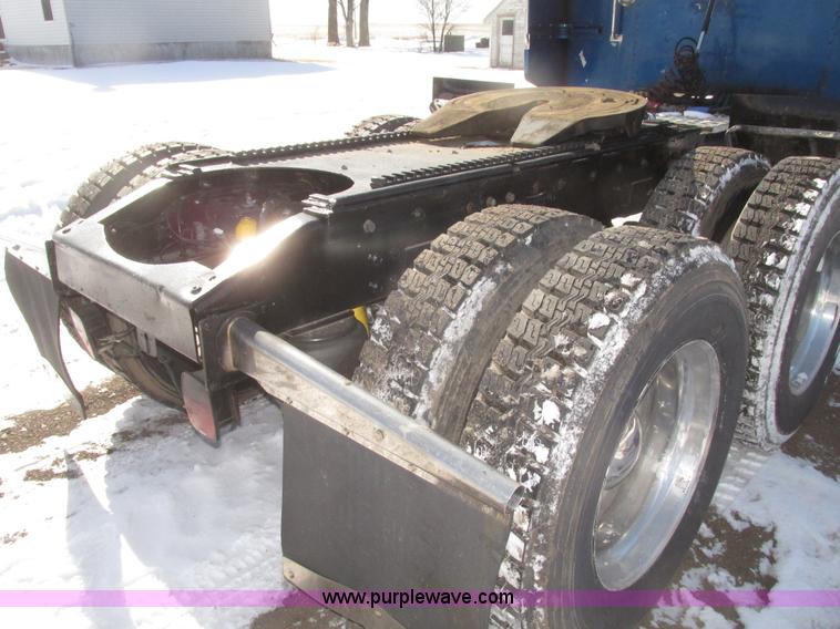 image for item G9784 1988 Peterbilt 379 semi truck