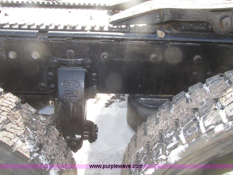 image for item G9784 1988 Peterbilt 379 semi truck