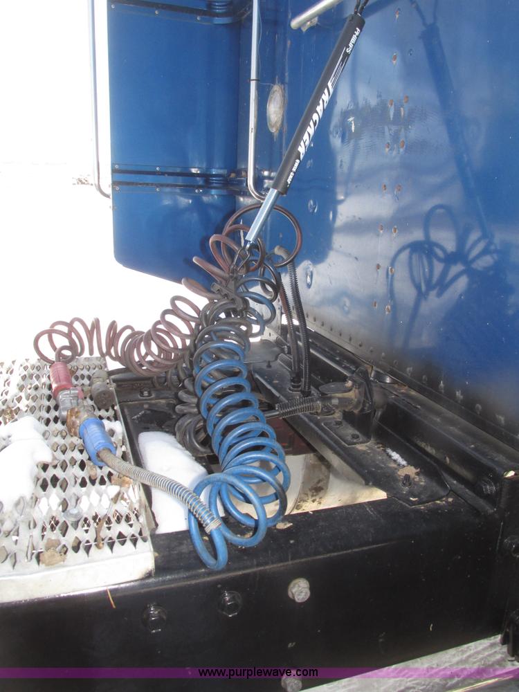 image for item G9784 1988 Peterbilt 379 semi truck