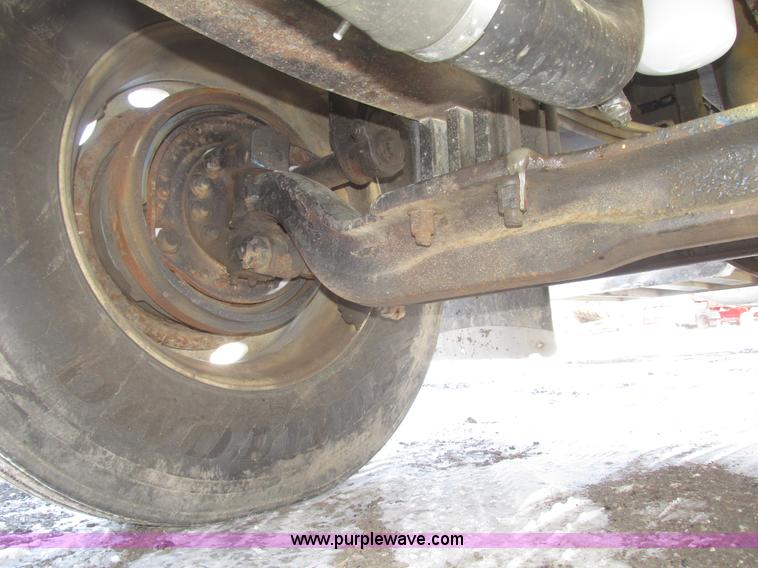 image for item G9784 1988 Peterbilt 379 semi truck