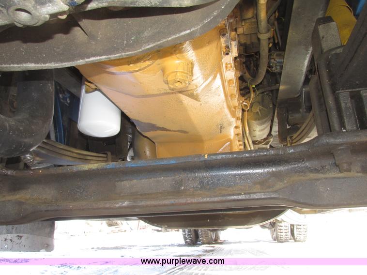 image for item G9784 1988 Peterbilt 379 semi truck