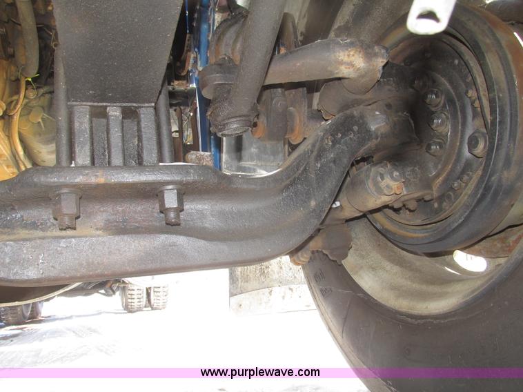 image for item G9784 1988 Peterbilt 379 semi truck