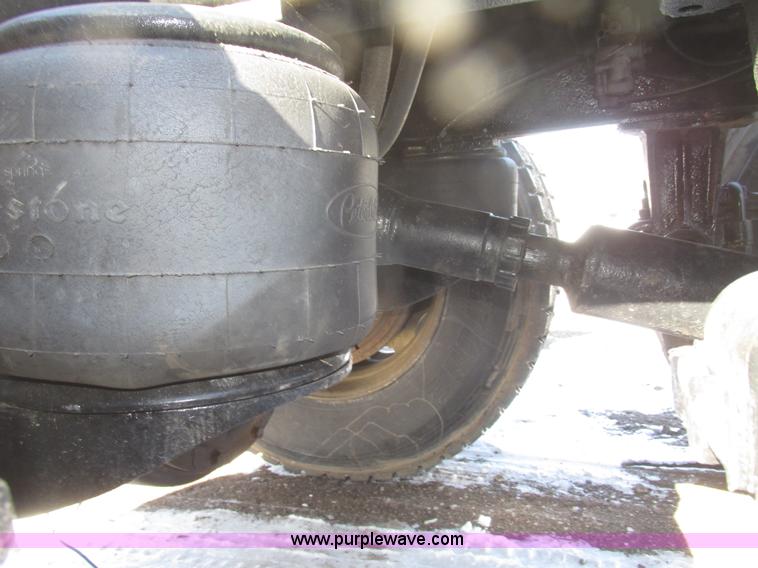 image for item G9784 1988 Peterbilt 379 semi truck