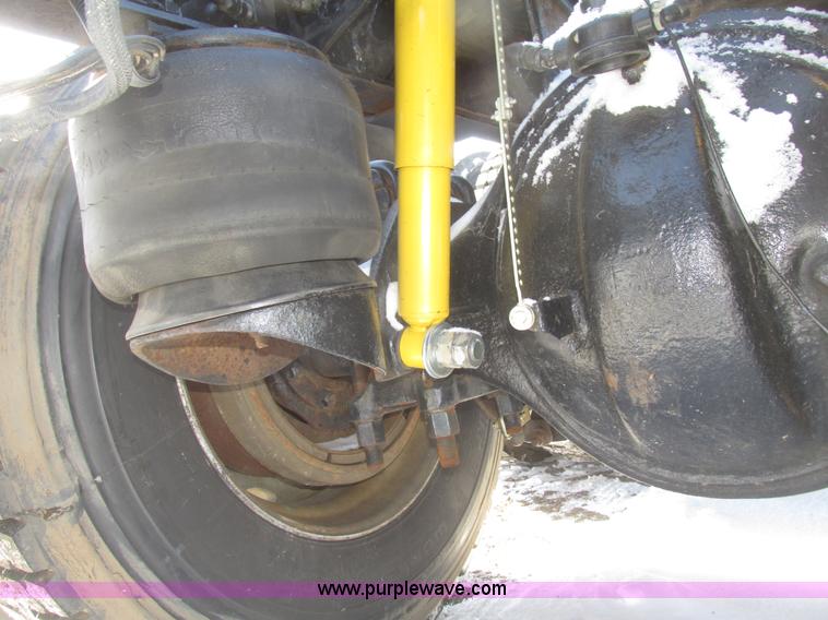 image for item G9784 1988 Peterbilt 379 semi truck