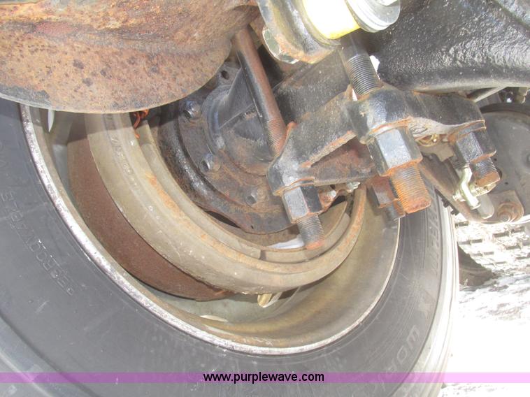 image for item G9784 1988 Peterbilt 379 semi truck