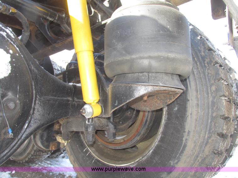 image for item G9784 1988 Peterbilt 379 semi truck