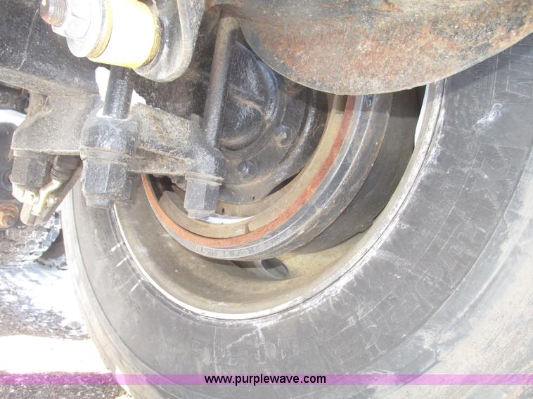 image for item G9784 1988 Peterbilt 379 semi truck